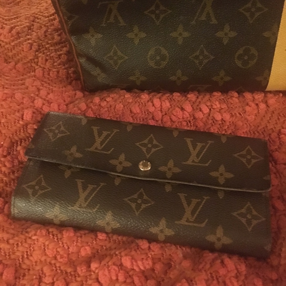 LV WALLET